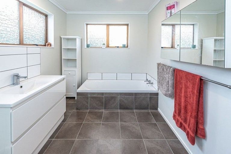 Photo of property in 22 Akepiro Place, Tawhero, Whanganui, 4501