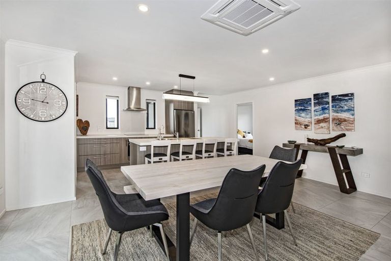 Photo of property in 30 Kitemaunga Avenue, One Tree Point, 0118