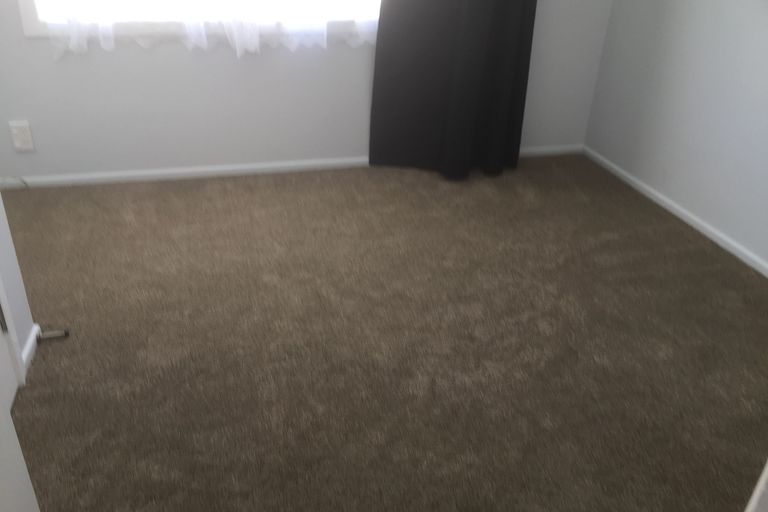 Photo of property in 28 Edwards Avenue, Henderson, Auckland, 0610