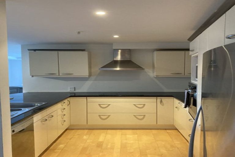 Photo of property in 11/80 Salamanca Road, Kelburn, Wellington, 6012