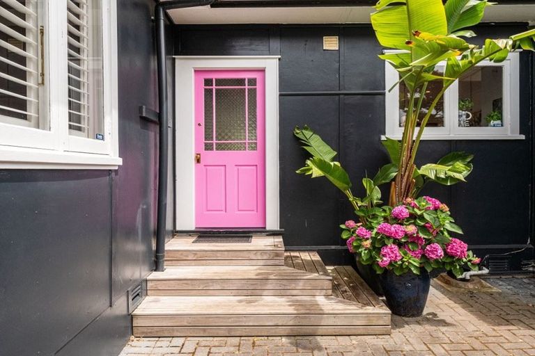 Photo of property in 1/92 Eversleigh Road, Belmont, Auckland, 0622