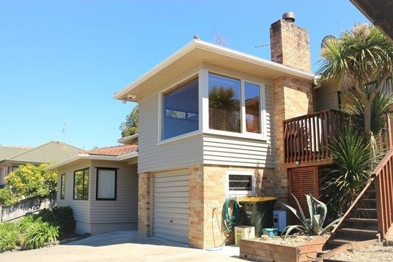 Photo of property in 43 Forrest Hill Road, Milford, Auckland, 0620