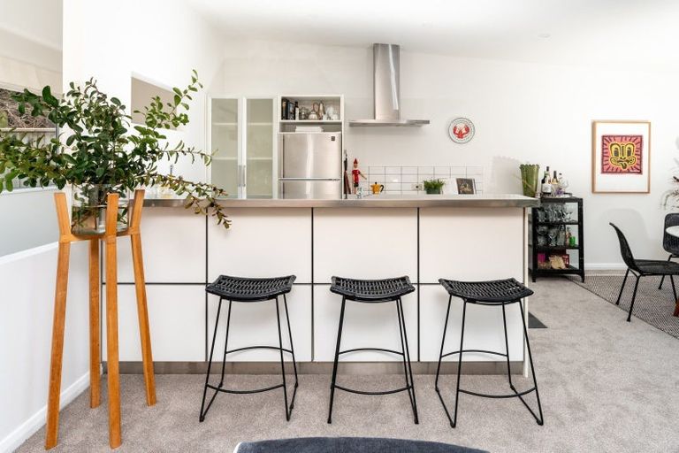 Photo of property in 21 Kopiko Way, Brooklyn, Wellington, 6021