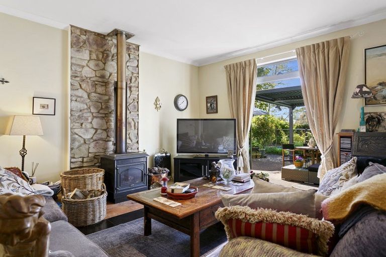 Photo of property in 11 Glen Mohr, Acacia Bay, Taupo, 3385