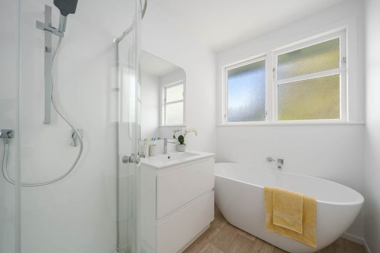 Photo of property in 33 Castor Crescent, Cannons Creek, Porirua, 5024