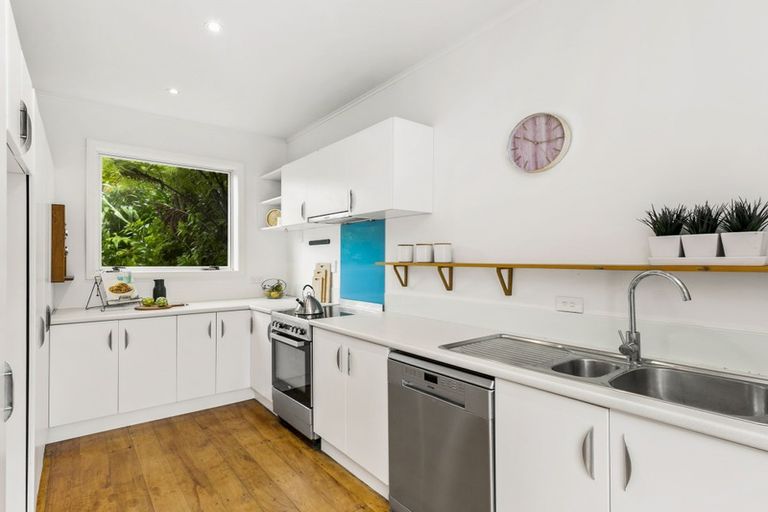 Photo of property in 22 Liffey Crescent, Island Bay, Wellington, 6023