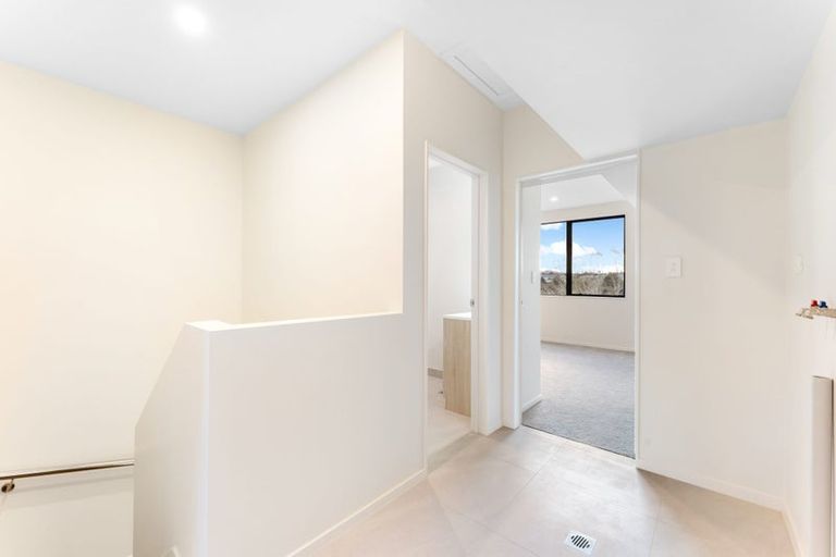 Photo of property in 4/11 Seymour Road, Sunnyvale, Auckland, 0612