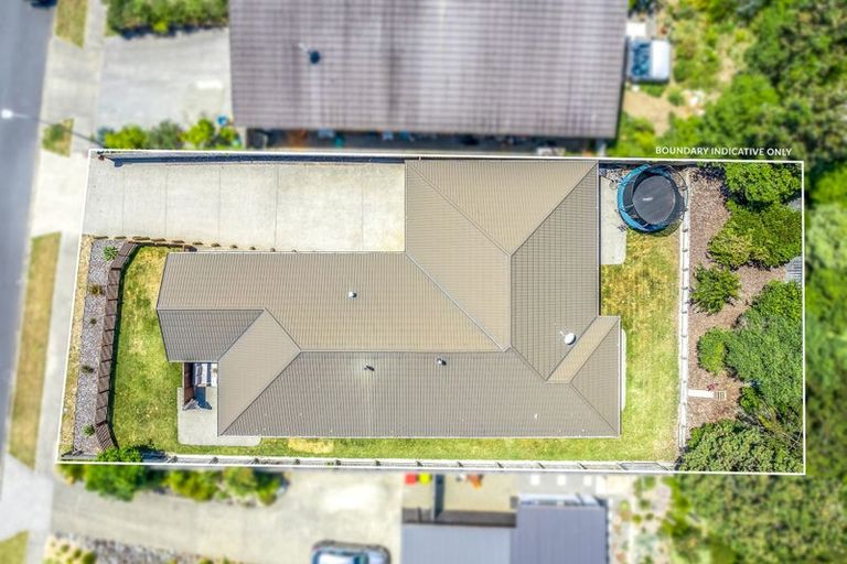 Photo of property in 22 Bluewater Place, Paraparaumu, 5032