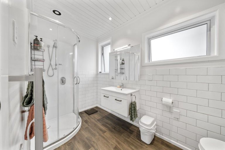 Photo of property in 11 Mount View Place, Spotswood, New Plymouth, 4310