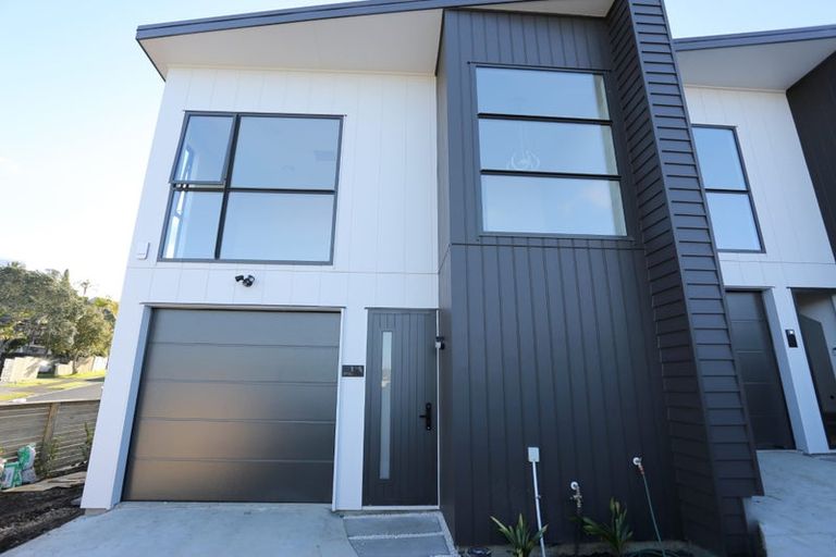 Photo of property in 13a King Richard Place, Browns Bay, Auckland, 0630