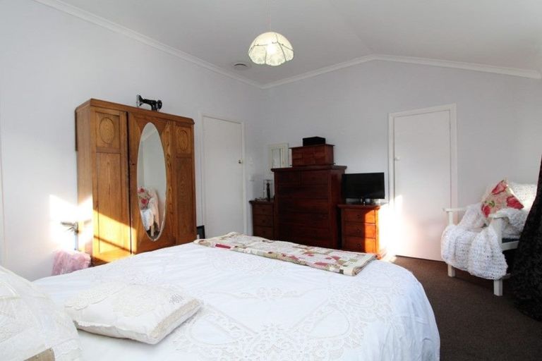 Photo of property in 24 Rewa Street, Takaro, Palmerston North, 4412