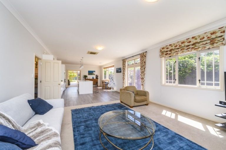 Photo of property in 8 Kowhai Avenue, Takaro, Palmerston North, 4410