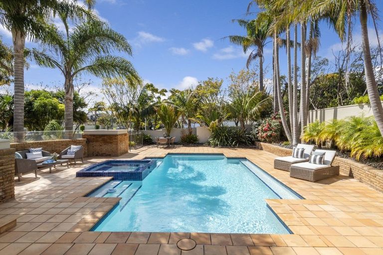 Photo of property in 1 St Elmo Rise, Shamrock Park, Auckland, 2016