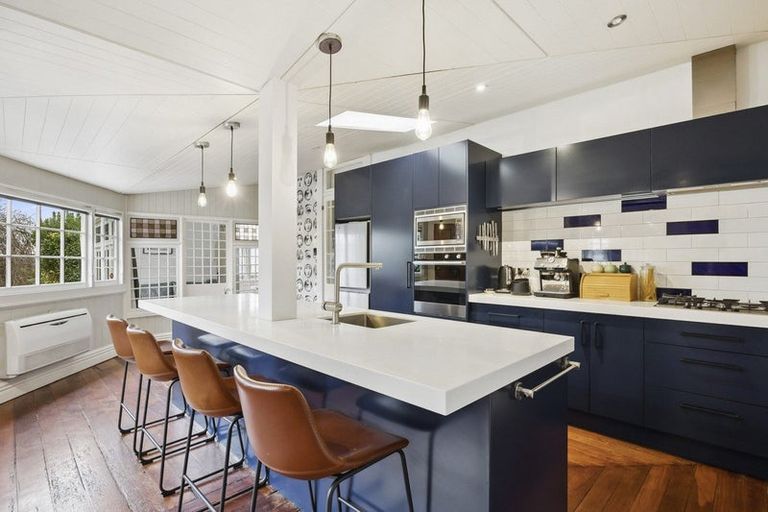 Photo of property in 19 Middleton Road, Kew, Dunedin, 9012