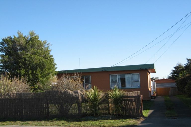 Photo of property in 104 Palmers Road, New Brighton, Christchurch, 8083