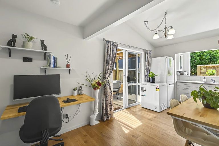 Photo of property in 222 Main Road South, Raumati South, Paraparaumu, 5032