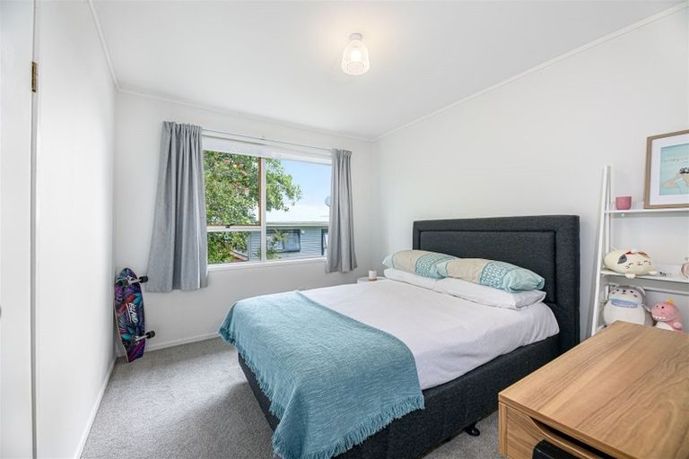 Photo of property in 100 Awaroa Road, Sunnyvale, Auckland, 0612