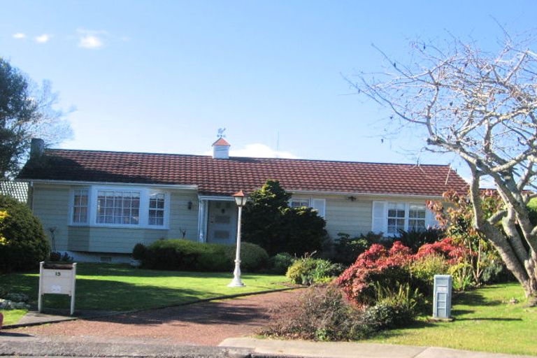 Photo of property in 15 Mccall Place, Opaheke, Papakura, 2113