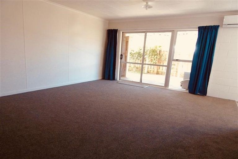 Photo of property in 71 Govett Avenue, Frankleigh Park, New Plymouth, 4310