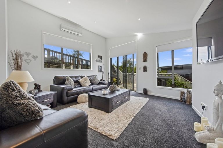 Photo of property in 19 Cosgrove Rise, Riverstone Terraces, Upper Hutt, 5018