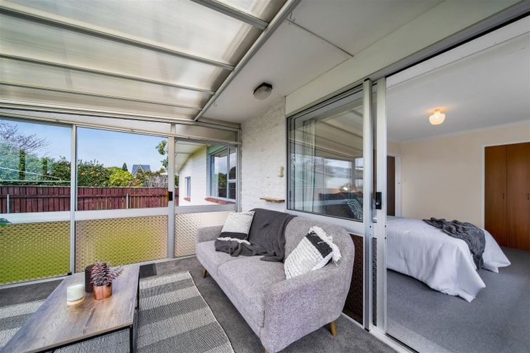 Photo of property in 43 Nevada Drive, Merrilands, New Plymouth, 4312