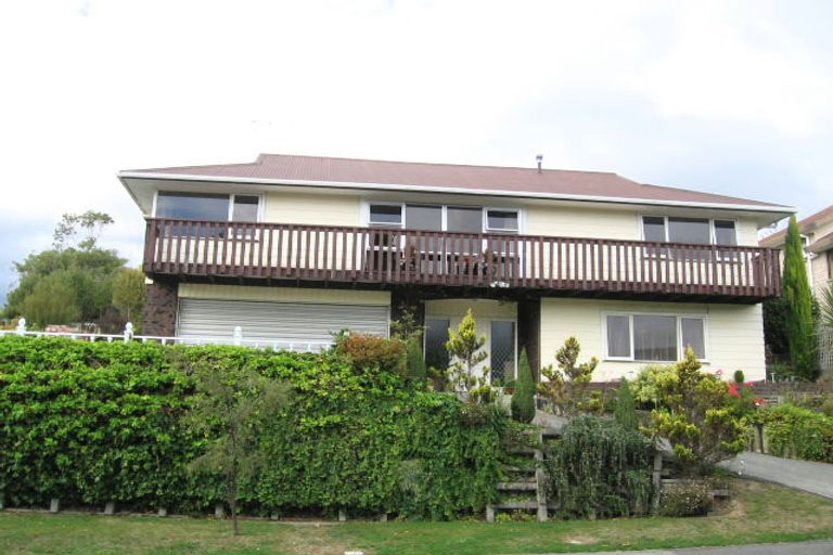 Photo of property in 5 Kurth Crescent, Silverstream, Upper Hutt, 5019