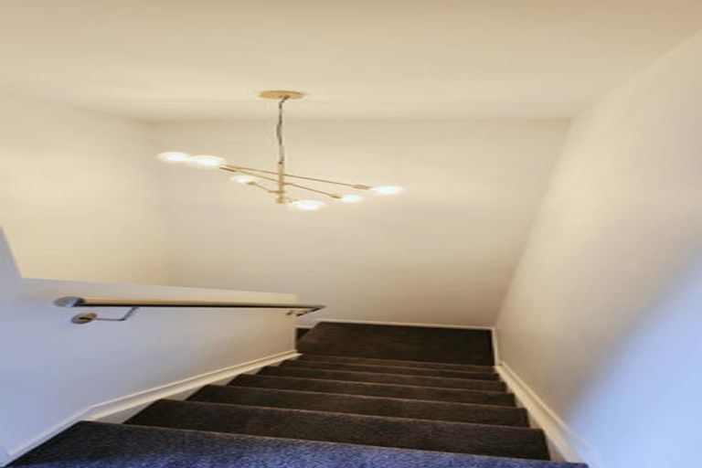 Photo of property in 8 Korokio Lane, Henderson, Auckland, 0612