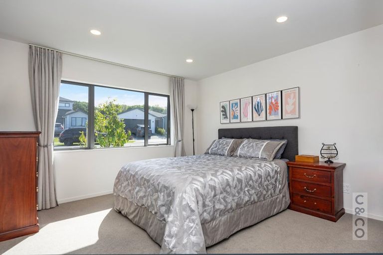 Photo of property in 54 Vinistra Road, Kumeu, 0810