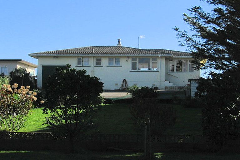 Photo of property in 81 Tutere Street, Waikanae Beach, Waikanae, 5036