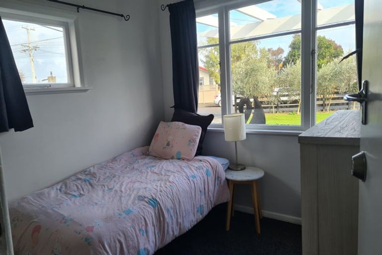 Photo of property in 45 Cologne Street, Martinborough, 5711