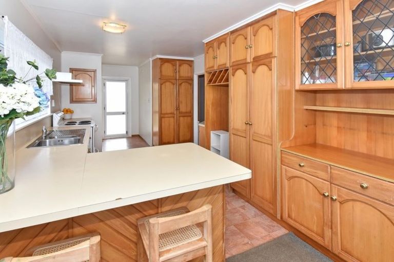 Photo of property in 24 Waterview Road West, Stanley Point, Auckland, 0624