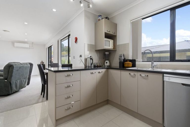 Photo of property in 12a Frederick Place, Whalers Gate, New Plymouth, 4310