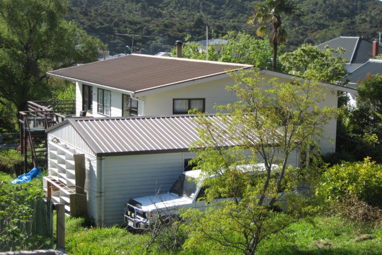 Photo of property in 84 Milton Terrace, Picton, 7220