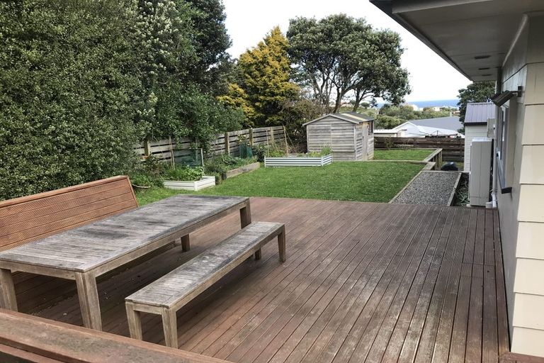 Photo of property in 30 Frobisher Street, Island Bay, Wellington, 6023