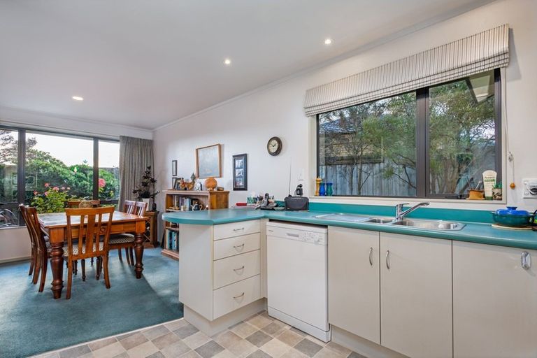 Photo of property in 10 Logan Place, Kelvin Grove, Palmerston North, 4414