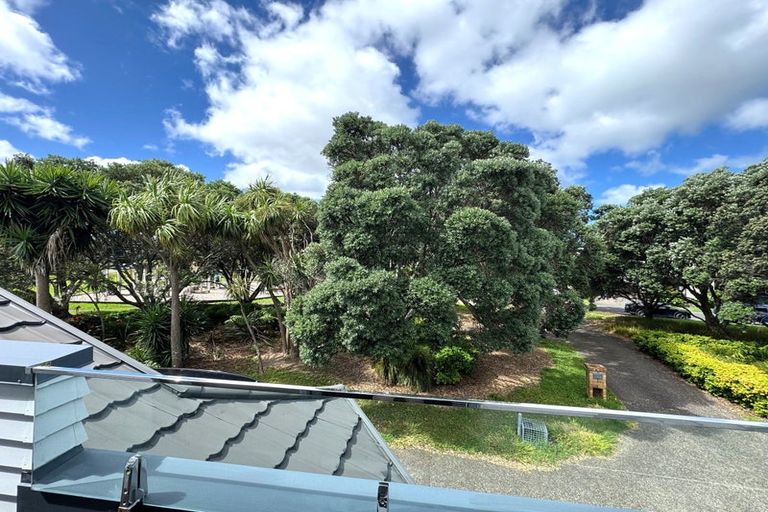 Photo of property in 7 Lone Tree Avenue, Te Atatu Peninsula, Auckland, 0610