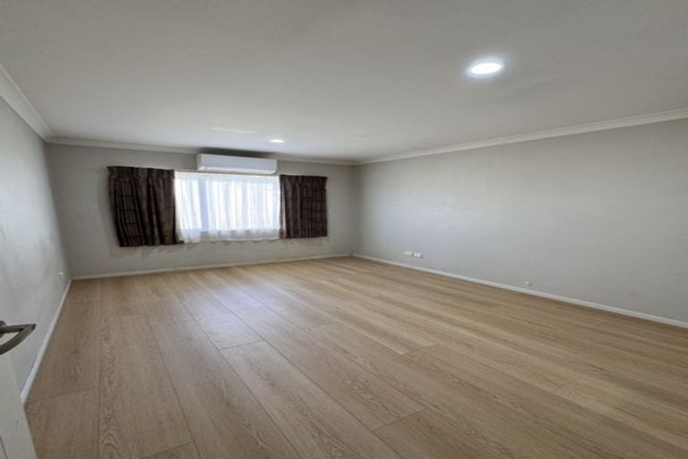 Photo of property in 52 Sapperton Drive, Henderson, Auckland, 0612