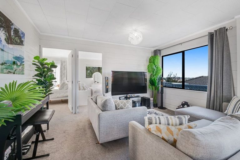 Photo of property in 57a Wade River Road, Stanmore Bay, Whangaparaoa, 0932