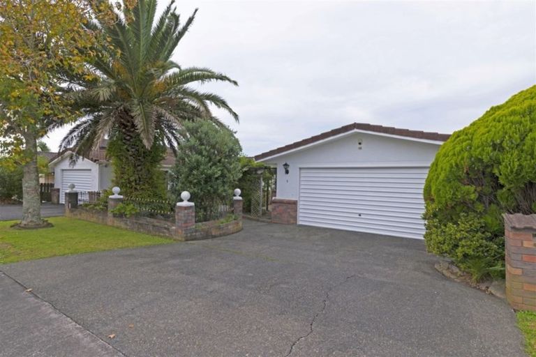 Photo of property in 3 Whiting Grove, West Harbour, Auckland, 0618