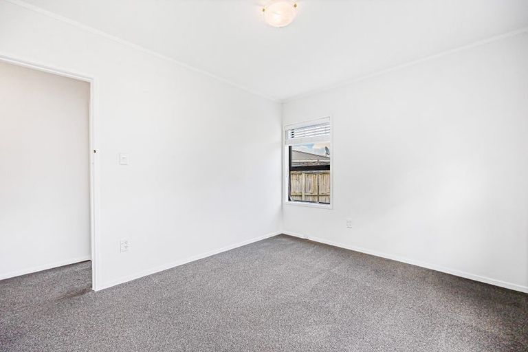 Photo of property in 123 Riverpark Crescent, Henderson, Auckland, 0610