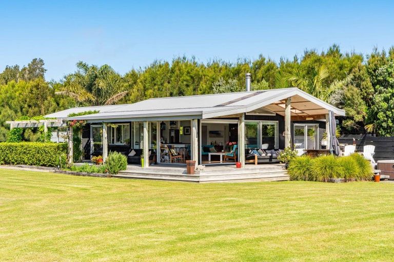 Photo of property in 32 Thelma Road, Mangawhai Heads, Mangawhai, 0505