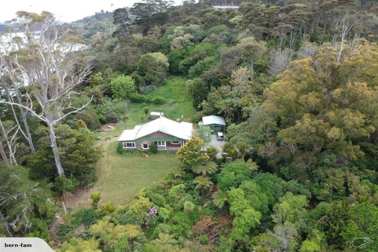 Photo of property in 219 Wade River Road, Wade Heads, Whangaparaoa, 0932