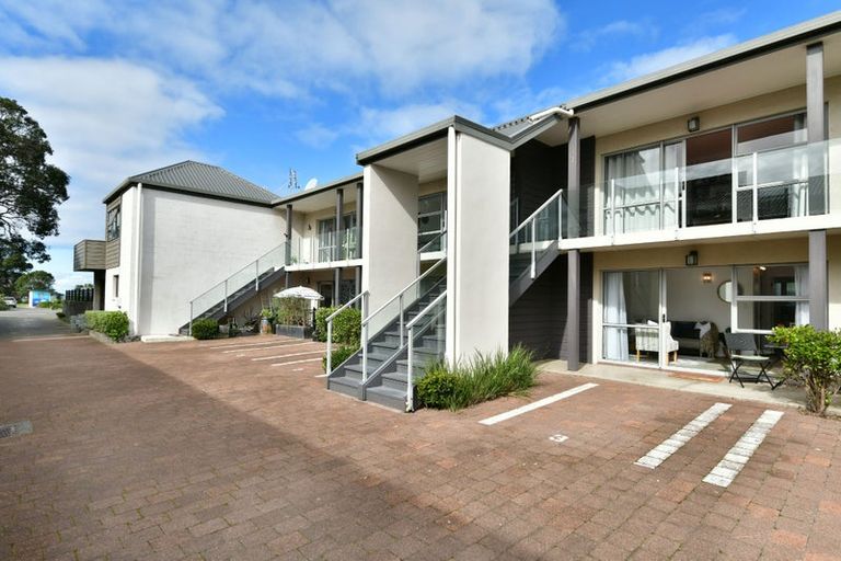 Photo of property in 2/420a Hibiscus Coast Highway, Orewa, 0931