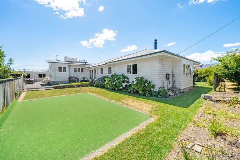 Photo of property in 67 Whites Line East, Waiwhetu, Lower Hutt, 5010