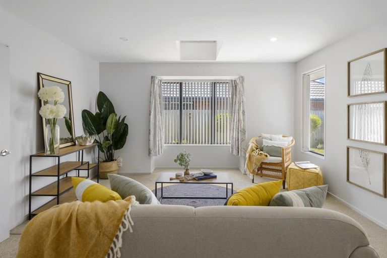 Photo of property in 10 Puhara Avenue, Parklands, Christchurch, 8083