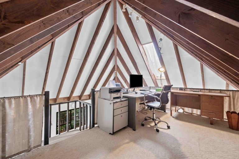 Photo of property in 48 Pokapu Street, Titirangi, Auckland, 0600