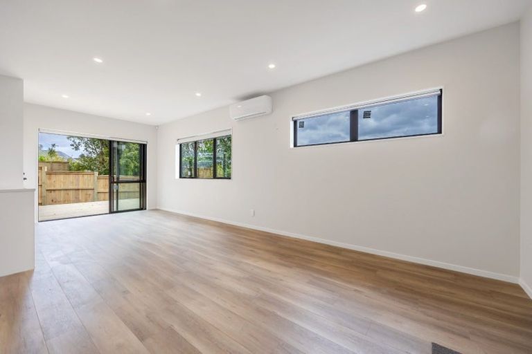 Photo of property in 3b Nor'east Drive, Northcross, Auckland, 0632