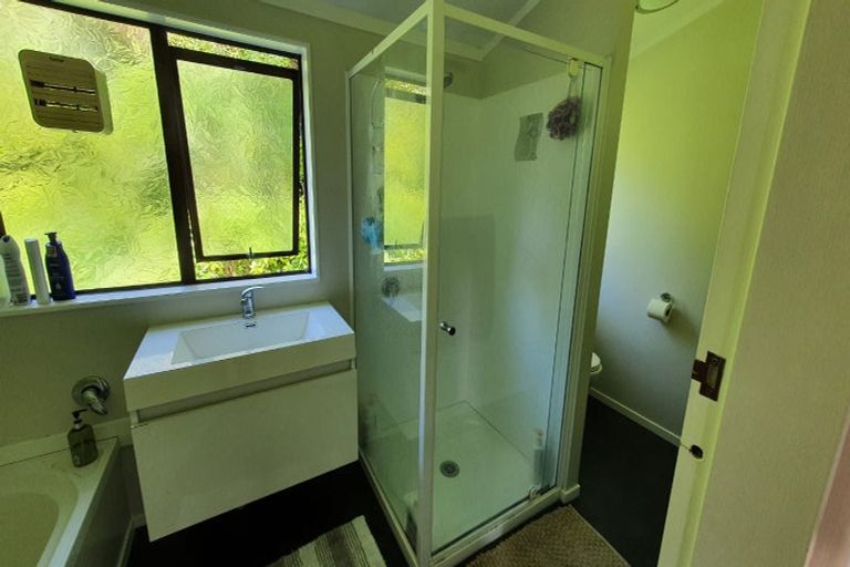 Photo of property in 34 Pekanga Road, Normandale, Lower Hutt, 5010