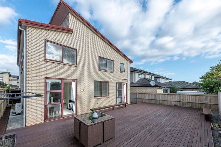 Photo of property in 13 Heidi Crescent, Flat Bush, Auckland, 2016