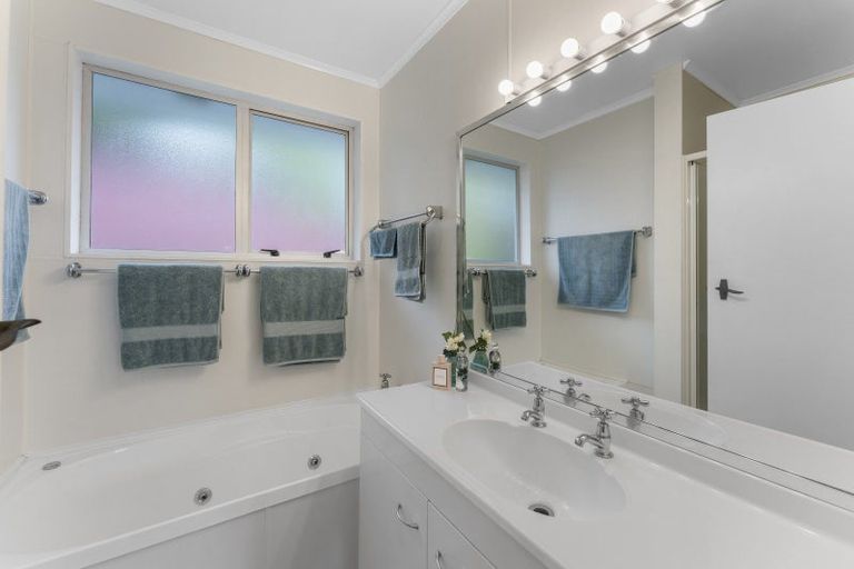 Photo of property in 53 Waipounamu Drive, Kelson, Lower Hutt, 5010